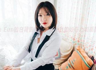 在Son Ye Eun的白裙前徘徊，似乎我的好奇心和摄影欲都被点燃了。